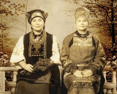 <b>«ЖЕНСКАЯ СИЛА»</b><br>Выставка народных костюмов и фотографий в Таллиннском русском музее